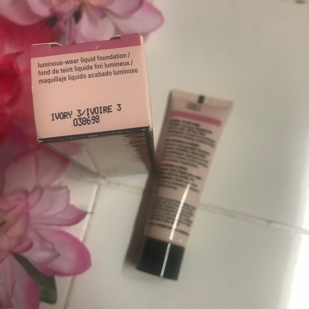 Ivory #3 Luminous Liquid Foundation Mary Kay
